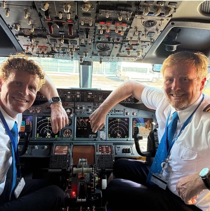 BartolucciFabio's tweet image. Quarantacinque anni di passione per il volo per re Willem Alexander dei Paesi Bassi. La Casa Reale olandese festeggia i quarant'anni dal brevetto di pilota d'aereo ottenuto dal re, con queste quattro foto, che raccontano i quattro decenni di volo.