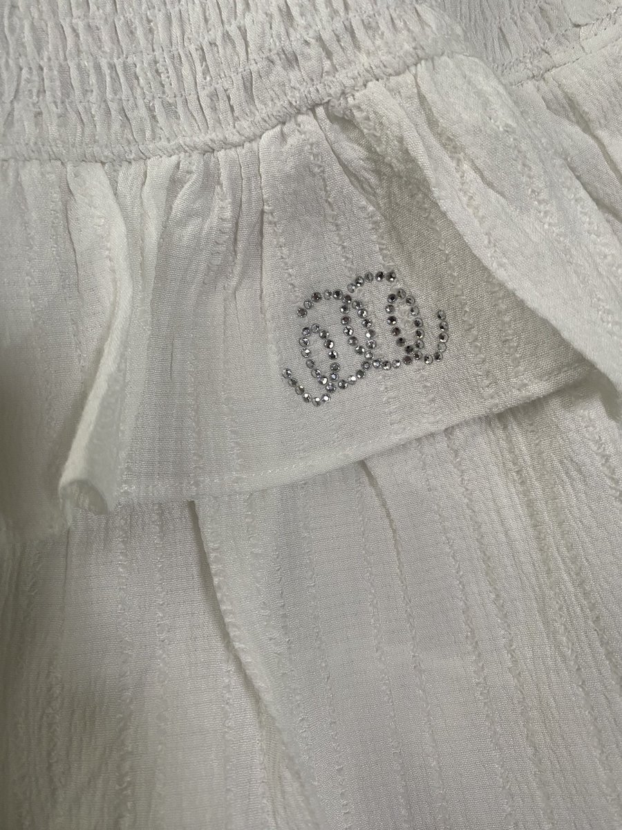chaaaaayaaaaa's tweet photo. Quera 🪽
price : 300
#เสื้อผ้ามือสองสภาพดี #ส่งต่อเสื้อผ้ามือสอง #เสื้อผ้ามือสองราคาถูก #โล๊ะตู้ #cintageshopส่งต่อ #stylistshop #ส่งต่อเครื่องสำอาง #quera #ส่งต่อquera #querabrand https://t.co/tWVEZDz0Xh