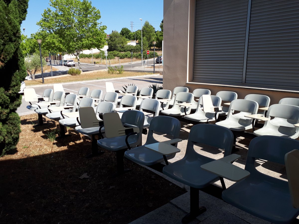 campusigualada's tweet image. Avui diem adeu a les cadires de la sala d’actes 🪑🪑, que ja se’ns ha fet petita.

Ho fem amb la satisfacció de saber que tindran una segona vida en un centre docent de la comarca ♻️

#Reutilitza #SegonaVida #Sostenibilitat