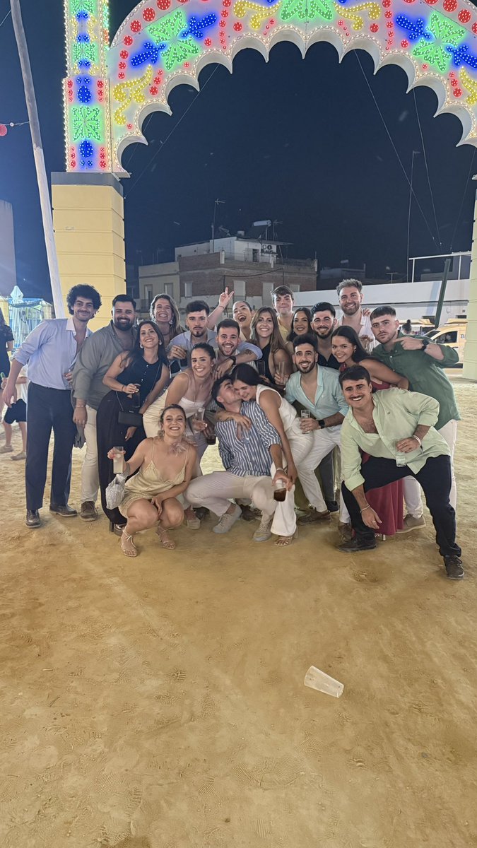 llh_98's tweet photo. Qué feliz he sido, qué suerte que tengo yo.
Es que los tengo a ellos y lo tengo todo.
Gracias, un año más. Que sean muchos más. https://t.co/eYwpxHeJbf