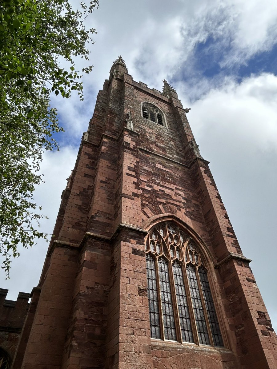 edward_gillin's tweet image. The late-Gothic tower of Totnes church in Devon. A fine specimen of Perpendicular construction in a local red stone, from out Paignton way, I think. It’s very red indeed.

#totnes #church #geology #stone #architecture #devon #medieval #gothic #construction #red #medievaltwitter