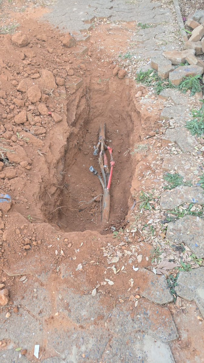 BeatrixLeopold's tweet photo. @CityofJoburgZA 
Your workers have left this exposed, with open wires. This poses a serious hazard to anyone walking past. We have not had power for 5 days now in Highlands North!! https://t.co/4oo3nMkfWz