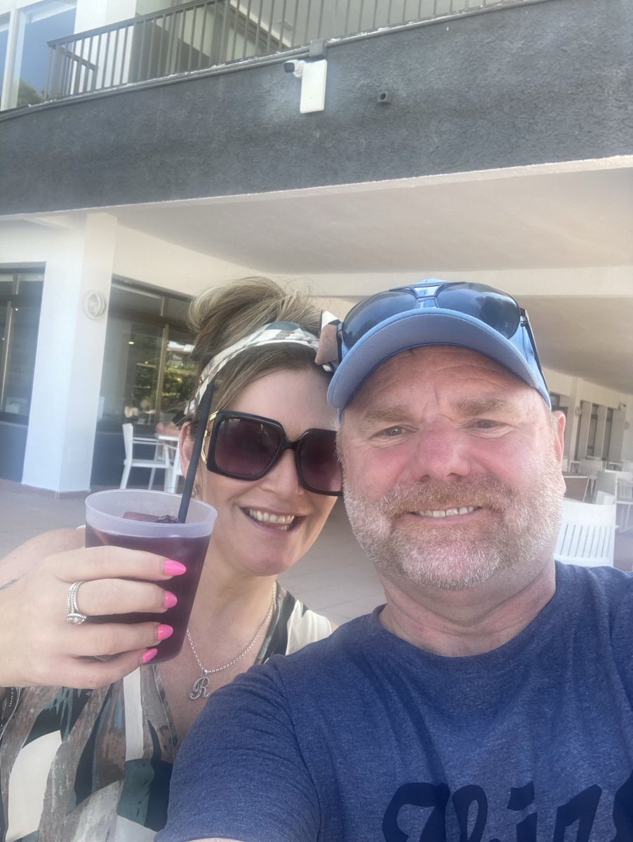 20th wedding anniversary- I go 3 days a week to football and Sunday afternoon up the pub, the sacrifices I have to do to make it work 😂🤪