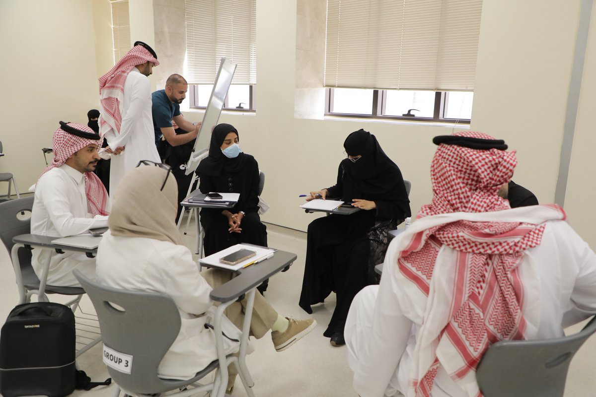 KFMC_RIYADH's tweet photo. ورشة عمل “جاهزية” بالتعاون مع الإدارة العامة لمكافحة العدوى لتعزيز استعداد فرق مكافحة العدوى عبر محاكاة واقعية وتدريب عملي على أحدث الأدلة والإجراءات، بهدف دعم الجاهزية والاستجابة السريعة للأمراض المستجدة.

#مدينة_الملك_فهد_الطبية
#تجمع_الرياض_الصحي_الثاني https://t.co/Q9cLBVBoAK