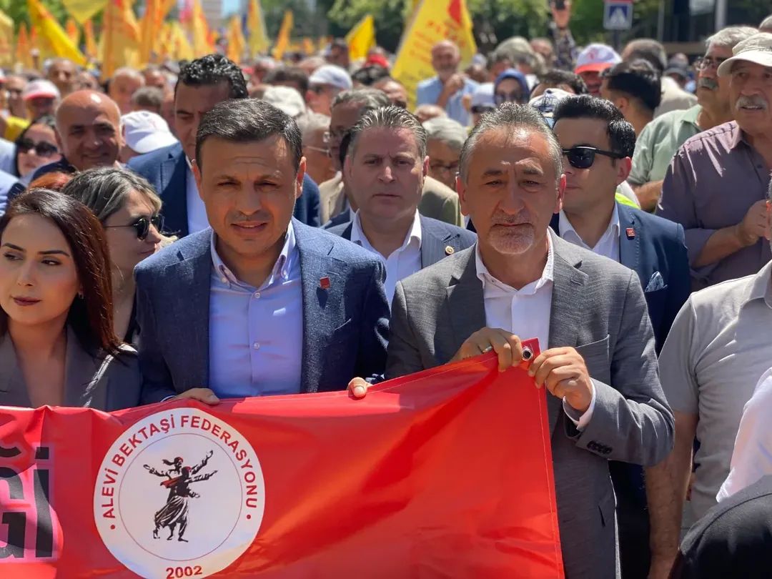 📍 MADIMAK 

Bugün Sivas’taydık… 
Bir kez daha Madımak’ın önündeydik.

Yıl 1993, 2 Temmuz Cuma…
Yandık, yakıldık, ama yıkılmadık.
Adalet arayışımız sürecek.
Unutmadık, affetmiyoruz...

#madımak #sivas
#unutMADIMAKlımda