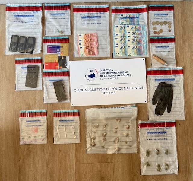 #AntiStups |🚨Les policiers de #Fécamp ont interpellé le 13/6  2 individus après une prise en charge jusqu'à  Ste-Hélène-Bondeville.
📦 Dans la 🚗 : héroïne, ecstasy, cannabis, cocaïne… + 5 téléphones et💸

➡️ Déférés, incarcérés, et seront jugés le 21 juillet 2025 !

 #Protéger