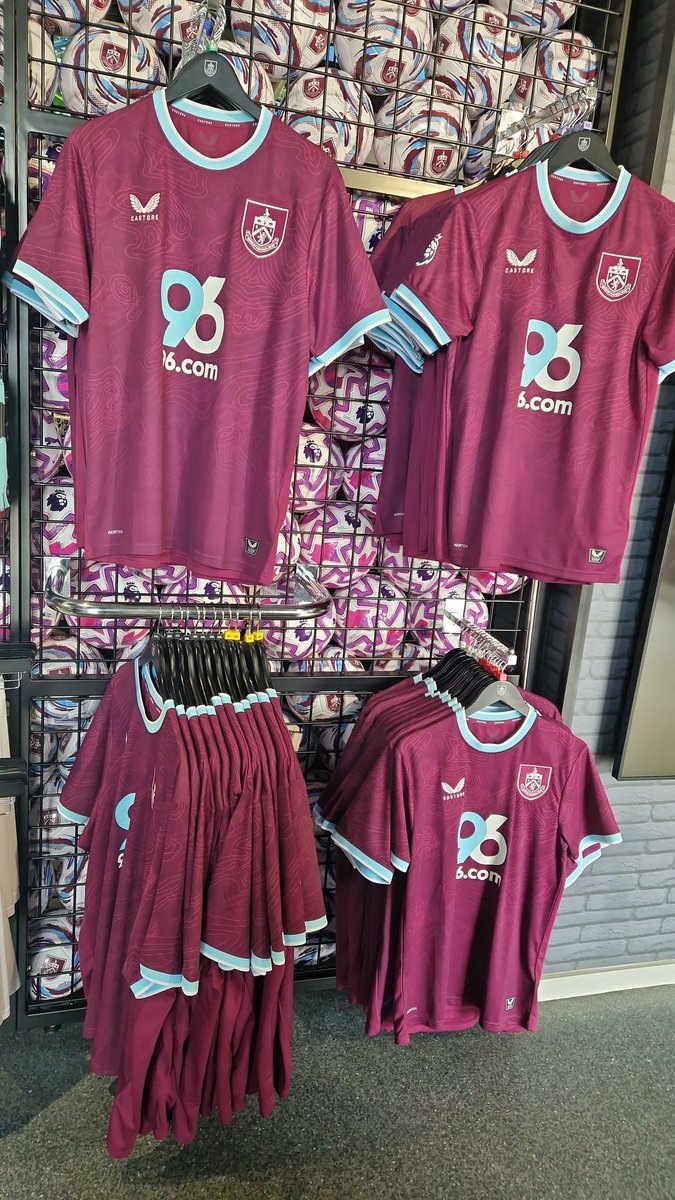 turfmoorhouse's tweet image. Looks so much better in person...

#twitterclarets