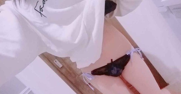 SharonDavi58945's tweet photo. ベランダで撮ったおな声、DMで送りつけても怒らない人はいいねポチッと、何でもいいのでコメントに絵文字ひとつおいてね。 https://t.co/eTRQafvjiY