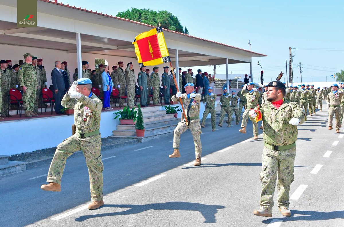 Exercito_pt's tweet image. 📢 O Regimento de Comandos acolheu esta manhã a cerimónia de entrega do Estandarte Nacional que acompanhou a 16.ª Força Nacional Destacada ao longo de seis meses de missão na República Centro-Africana.

#ExércitoPortuguês #COMANDOS #16FNDRCA #NaçõesUnidas #UN