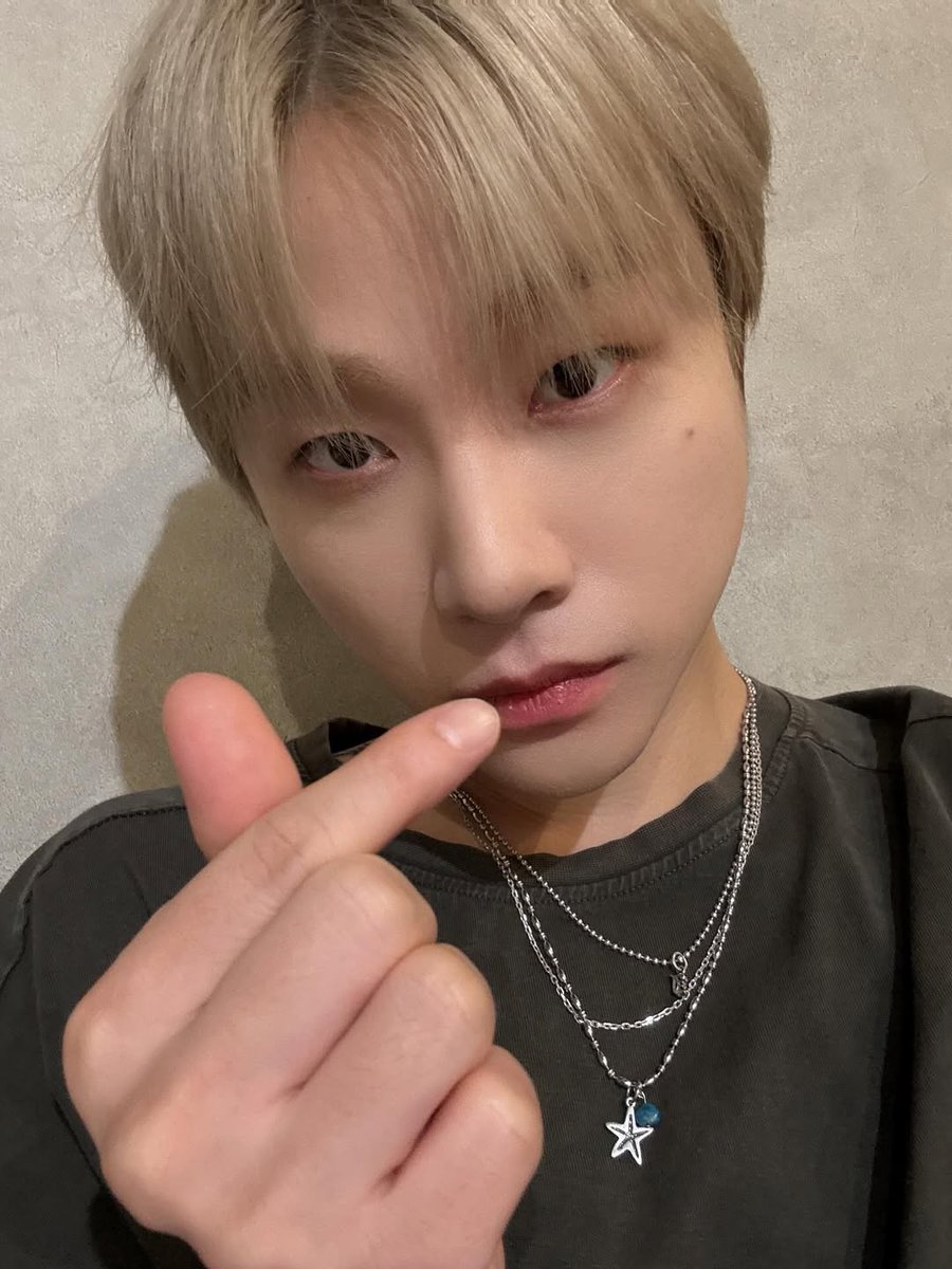 capital_J2794's tweet image. 250702 • Jinhwan IG post
instagram.com/p/DLmnwazhZEv/

"뭘올려야될지모르겠음
# tokyo 수전증 선규형"

@iKON_gnani_____ @iKONIC_143
#iKON #JAY #JINHWAN #아이콘 #김진환 #진환 #ジナン