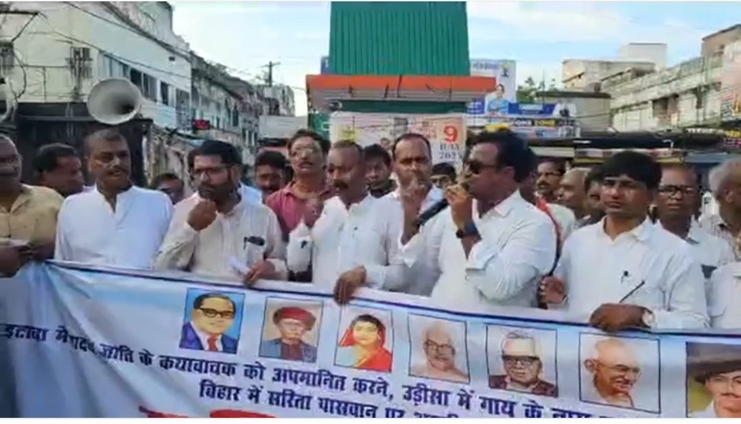 naseemsayeed162's tweet image. इटावा व लगतार बहुजनो पर होते अत्यचार के मामले को लेकर विरोध प्रदर्शन कर झंडा चौक झुमरी तिलैया में अपनी बातों को रखते हुवे कांग्रेस नेता सईद नसीम
@INCIndia
#koderma