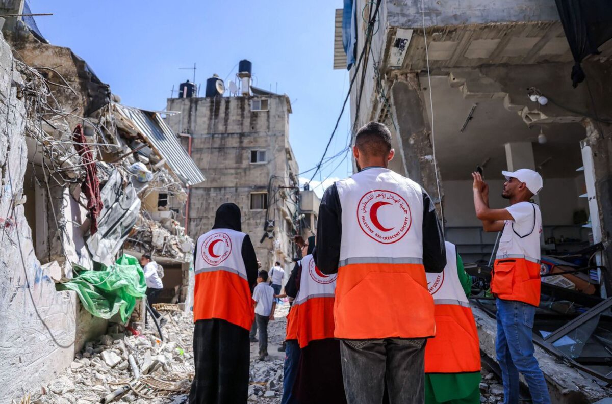 dlozanoa's tweet photo. In the West Bank, the situation is deteriorating. Buildings are being destroyed, leaving many families without their home and belongings. @PalestineRCS volunteers, are hindered by movement restrictions making it difficult for them to provide critical life-saving aid. (1/2) https://t.co/KxCOlrmN3h