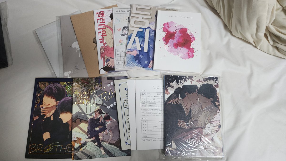 윻윶책... 13권 한번에 사가실분..... 방에 공간이 없는 이슈로 오만원에 팝니다...ㅜ 연락주세요ㅜ