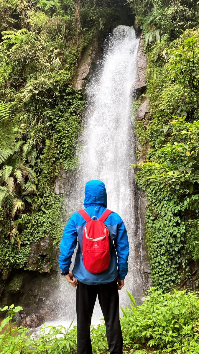 rizqifaress's tweet photo. @eigeradventure Tas Eiger emang nyaman banget dipakai, kuat dan kece banget jadi ga pindah ke brand lain. Dulu pertama beli tas ini di tahun 2021 buat kebutuhan kerja karena bentuknya minimalis tapi muat banyak barang. Karena nyaman jadi suka dipakai untuk kegiatan lain seperti bersepeda, https://t.co/pE6aDf1mTN