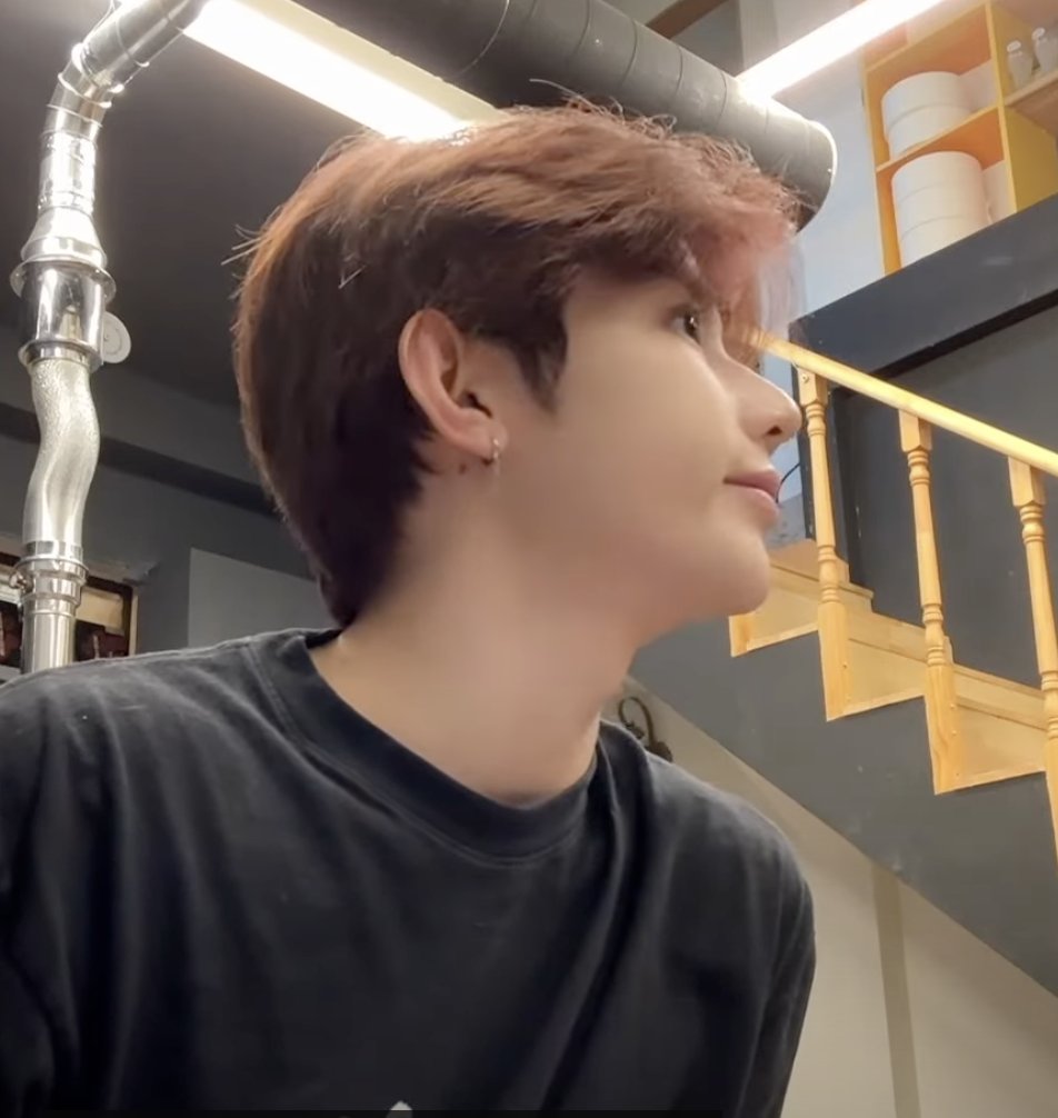 when u thought u've seen hao at his cutest and then u see how he looks at his mom