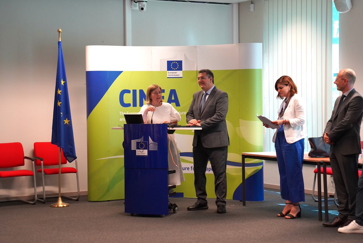 PalomaAbaEU's tweet image. Honoured to welcome #EUTransport Commissioner @tzitzikostas on his first visit to @cinea_eu
Thank you for recognising our role in turning #EU transport policy into real impact!
We look forward to continued close collaboration! #CEFTransport #HorizonEU #Transport #InnovationFund