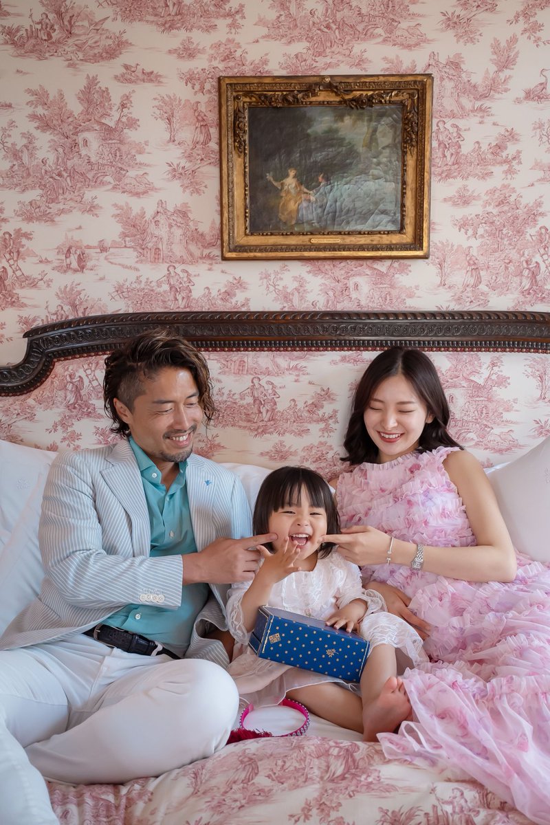 takeuchiryosuke's tweet image. 【娘3歳の誕生日に1泊100万円ヴェルサイユ宮殿に宿泊しました】

こんばんは、
『一生使えるAmazon輸入ビジネス大全』
著者の竹内亮介です。

先日に、3歳の娘の誕生日に、
フランスにある世界遺産で、
世界一華麗な宮殿と言われている
ヴェルサイユ宮殿に宿泊してきました。…