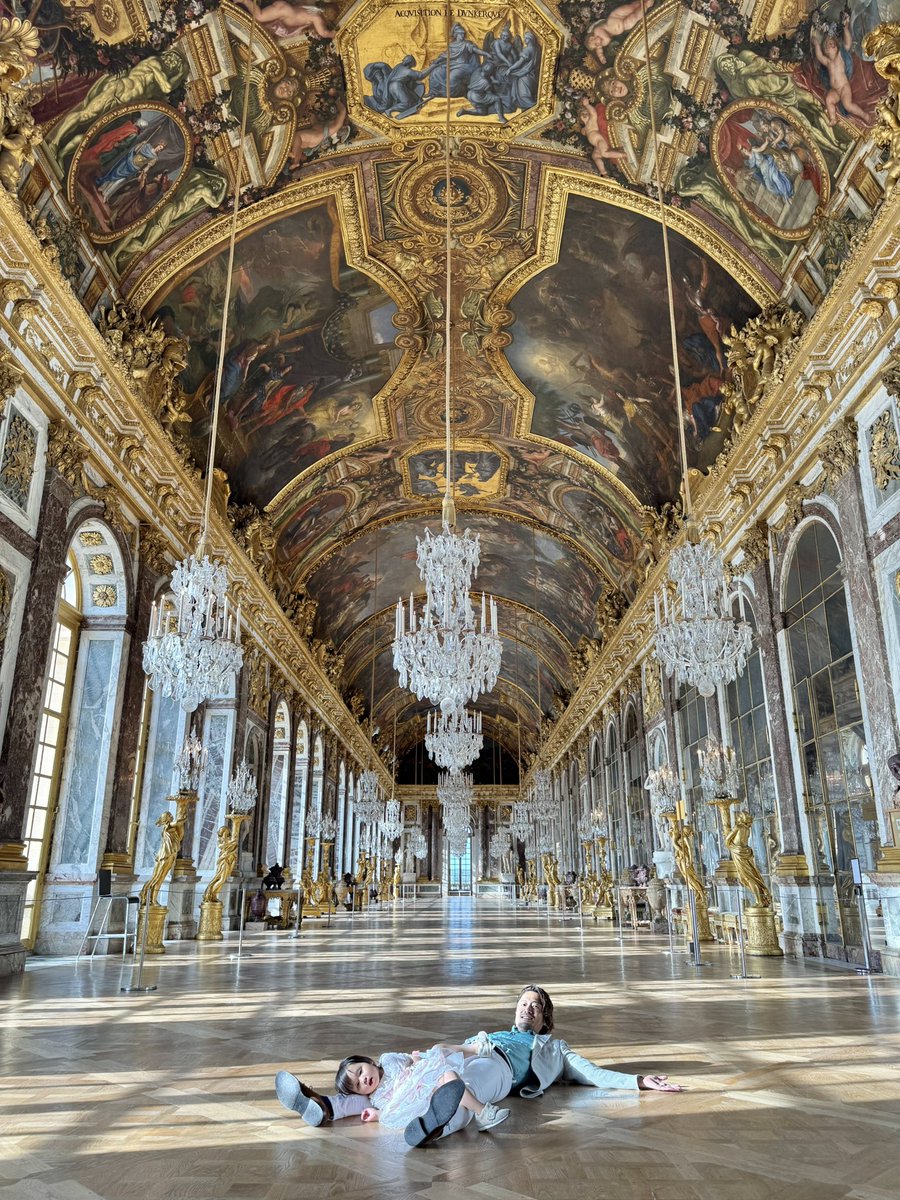 takeuchiryosuke's tweet image. 【娘3歳の誕生日に1泊100万円ヴェルサイユ宮殿に宿泊しました】

こんばんは、
『一生使えるAmazon輸入ビジネス大全』
著者の竹内亮介です。

先日に、3歳の娘の誕生日に、
フランスにある世界遺産で、
世界一華麗な宮殿と言われている
ヴェルサイユ宮殿に宿泊してきました。…