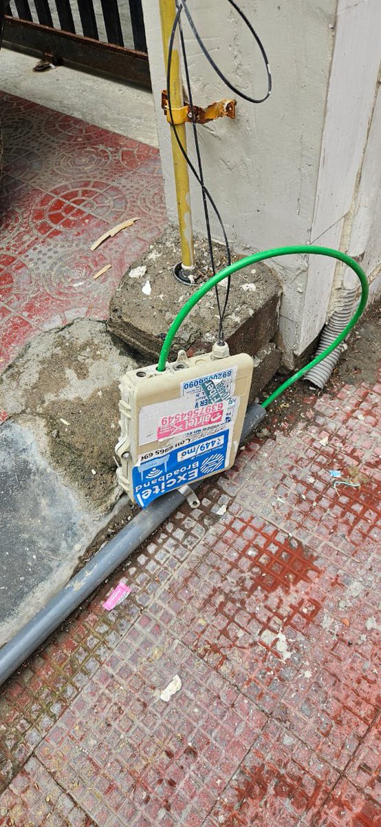 गाजियाबाद इंदिरापुरम में एसके ४ के मकान संख्या 455 का जिओ बॉक्स पिछले १० दिन से निकला हुआ पड़ा है शिकायत करने पर जिओ वाले यह कह कर गए है यह काम दूसरी टीम करेगी लेकिन अभी तक कोई नहीं आया बार बार नेट बंद होने के कारण उपभोक्ता परेशानहैं
<a href="/myogiadityanath/">Yogi Adityanath</a> <a href="/_MukeshAmbani/">Mukesh Ambani</a> <a href="/reliancejio/">Reliance Jio</a>