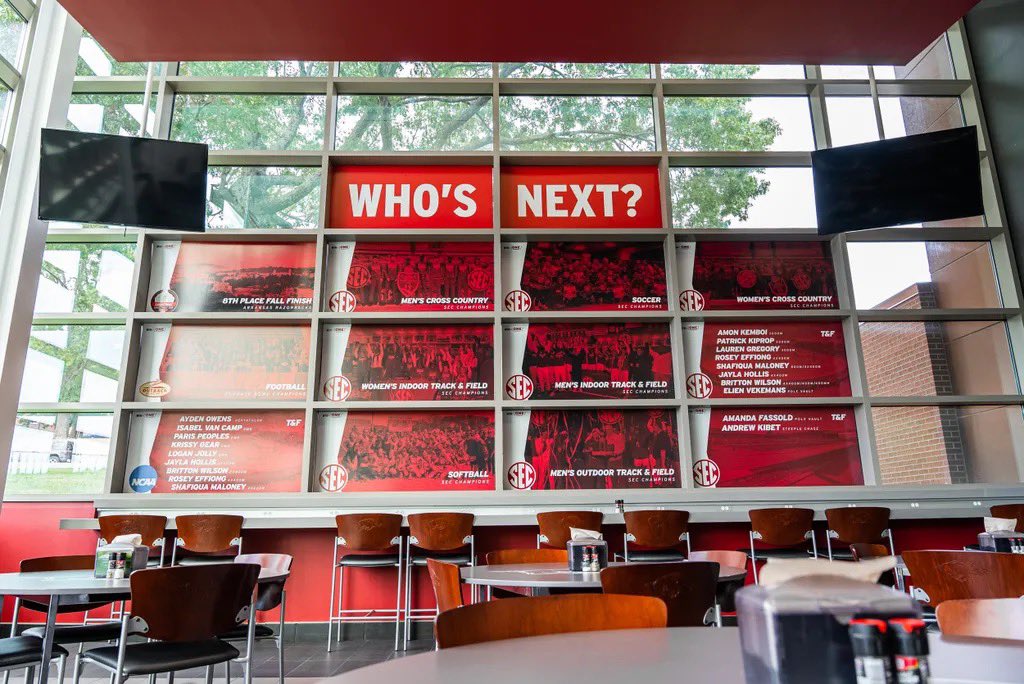 SportsDissected's tweet image. Athletes eat. Champions fuel. @ArkRazorbacks’ dining hall inside the Jones Success Center serves performance-first nutrition in a purpose-built space. Check out a behind-the-scenes look at how Arkansas fuels their athletes:
youtu.be/tXk0eoSHX8Q
#RoyalKey #Razorbacks…