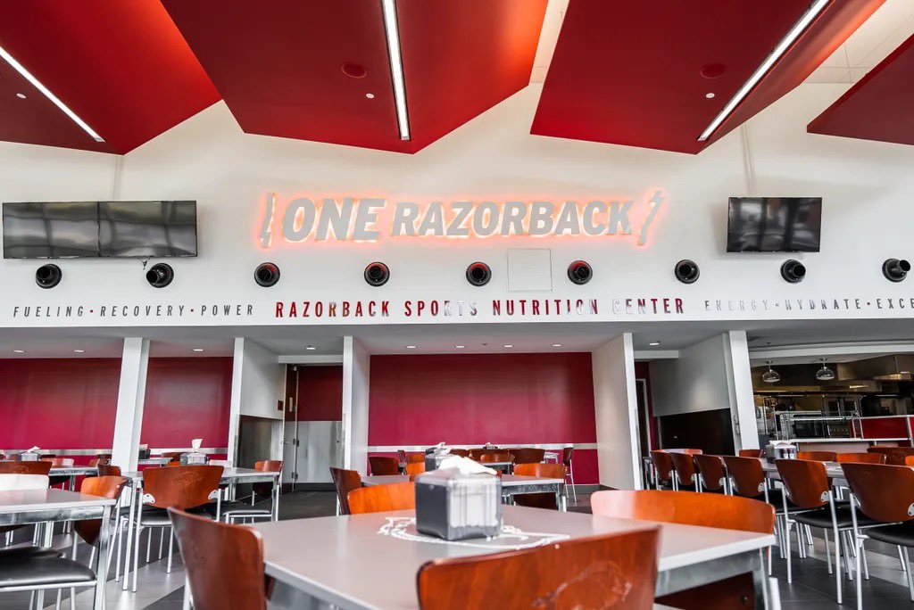 SportsDissected's tweet image. Athletes eat. Champions fuel. @ArkRazorbacks’ dining hall inside the Jones Success Center serves performance-first nutrition in a purpose-built space. Check out a behind-the-scenes look at how Arkansas fuels their athletes:
youtu.be/tXk0eoSHX8Q
#RoyalKey #Razorbacks…