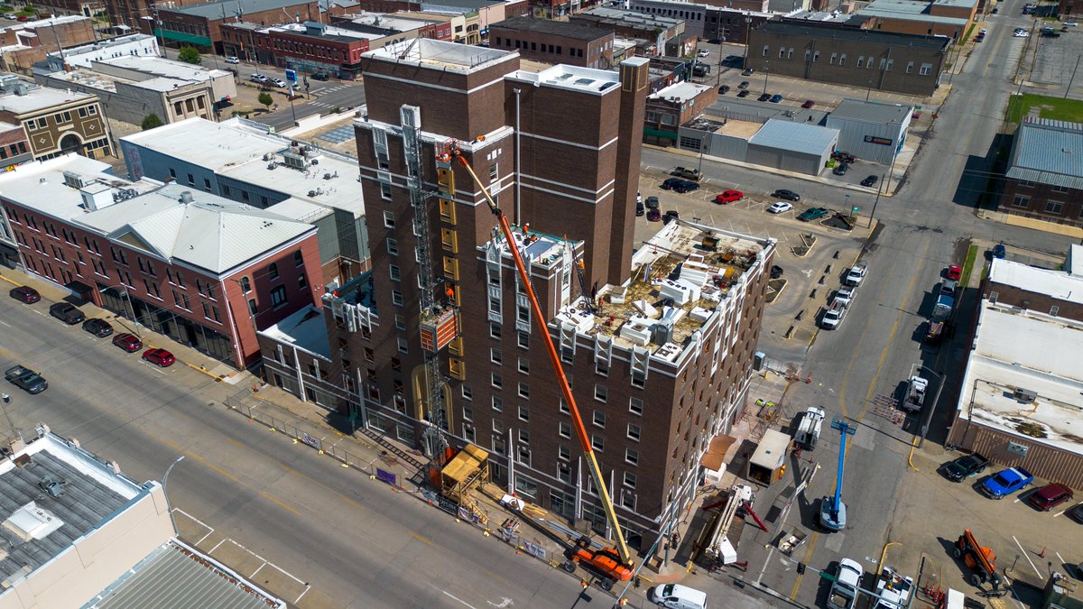 Renovations continue on the Besse Hotel. Cranes, ladders and an external elevator is all in the mix to keep things moving along.

#PittKs <a href="/downtownpittks/">Downtown Pittsburg</a>