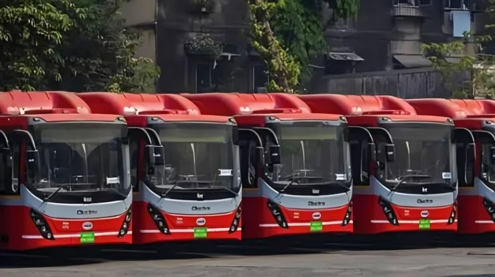 🚨 Central Government floats a tender for 10,900 electric buses.

Bengaluru—4,500 buses
Delhi—2,800 buses
Hyderabad—2,000 buses
Ahmedabad—1,000 buses
Surat—800 buses