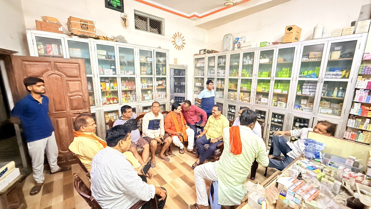 आज डुमरियागंज विधानसभा क्षेत्र के हल्लौर निवासी श्री रंजीत अग्रहरि जी एवं श्री संतोष अग्रहरि जी के परिवारजनों के लखनऊ से लौटते समय सड़क दुर्घटना में घायल होने की दुःखद सूचना प्राप्त हुई। 

ईश्वर से प्रार्थना है कि सभी घायलजनों को शीघ्र पूर्ण स्वस्थ करें।