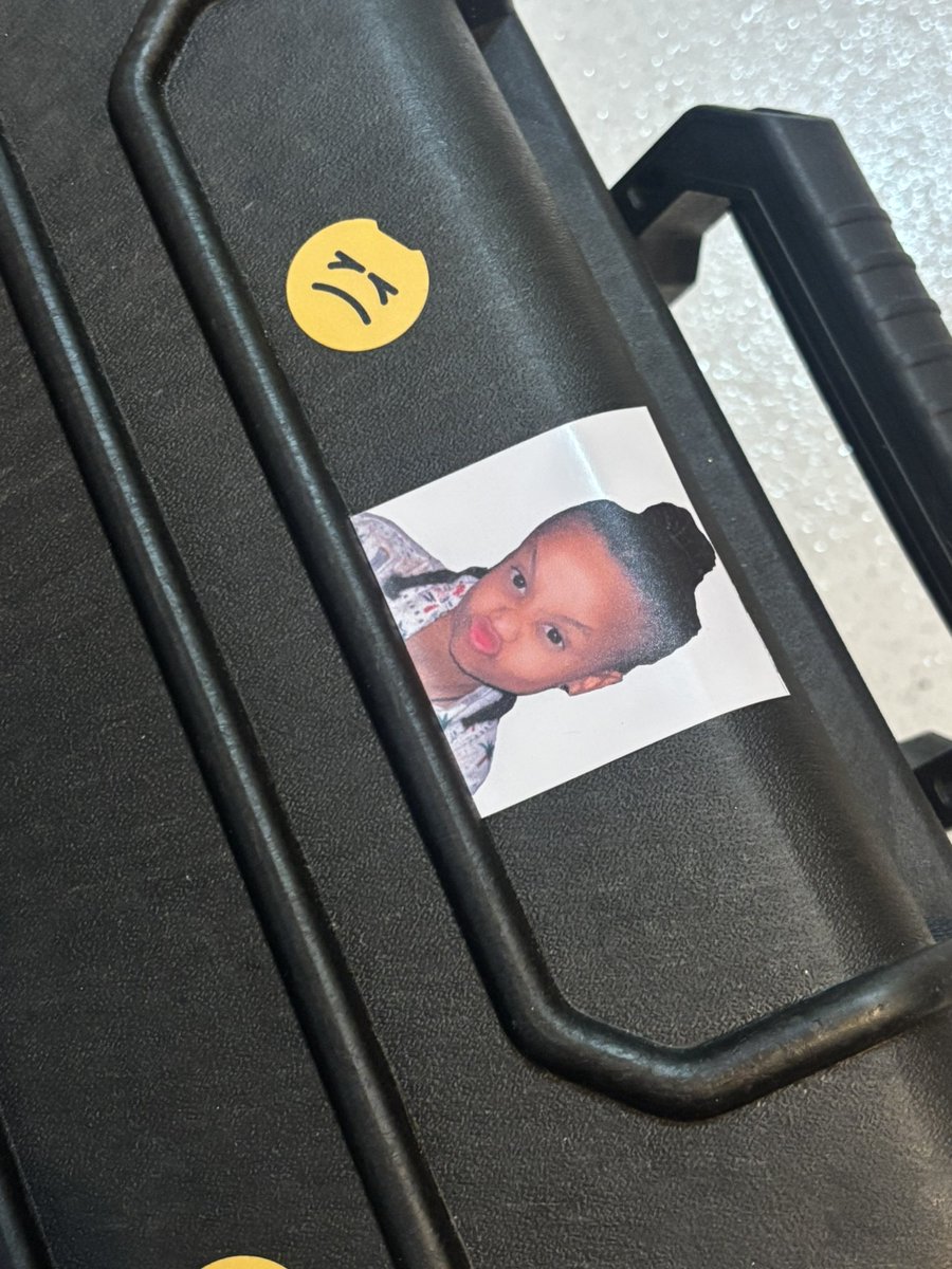 Agora eu tenho a <a href="/curolribeiro/">Curol</a> adesivada na minha hardcase de equipamentos