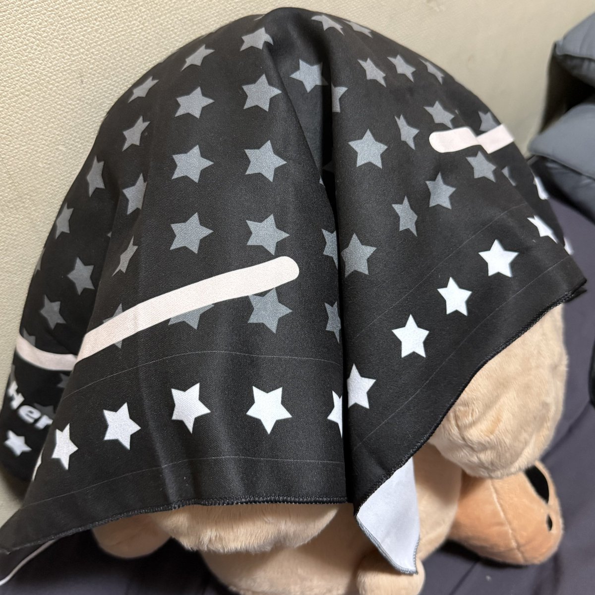 juntyo02's tweet photo. 반다나 실사사진 입니다 !
발주실수로 반다나 제질이 아닌 손수건재질로 나왔다는점 참고해주세요ㅠ 
 혹시나 환불 원하시는 분 계시면 디엠 남겨주세여 !

착샷은 왕툐가 도와주었습니다 https://t.co/TWcLDJQ5wS