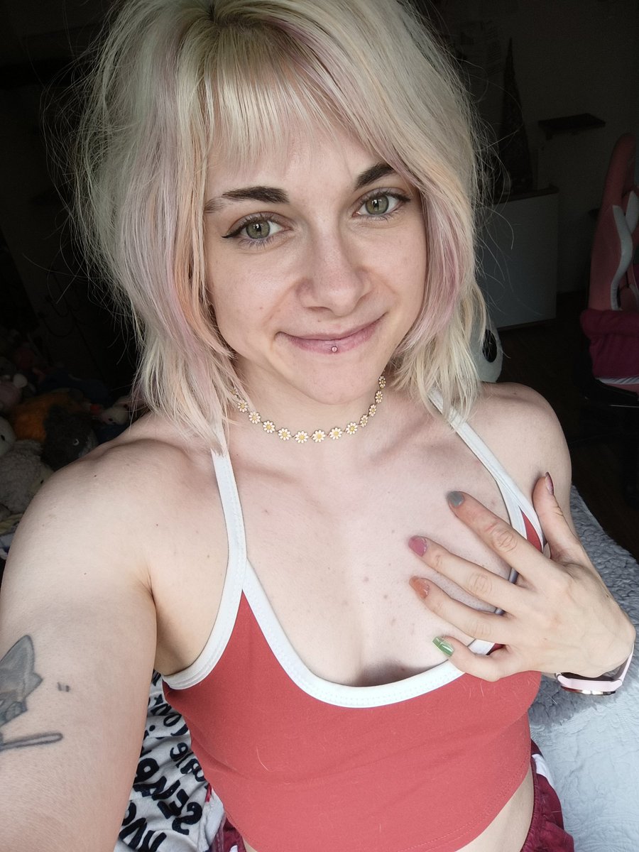 AkikoYuOfficial's tweet image. Gänseblümchen ist live auf Twitch, YouTube, tiktok und Kick, Link im Linktree 🩷

#flowerstagram #graduation #antiaging #foodlovers