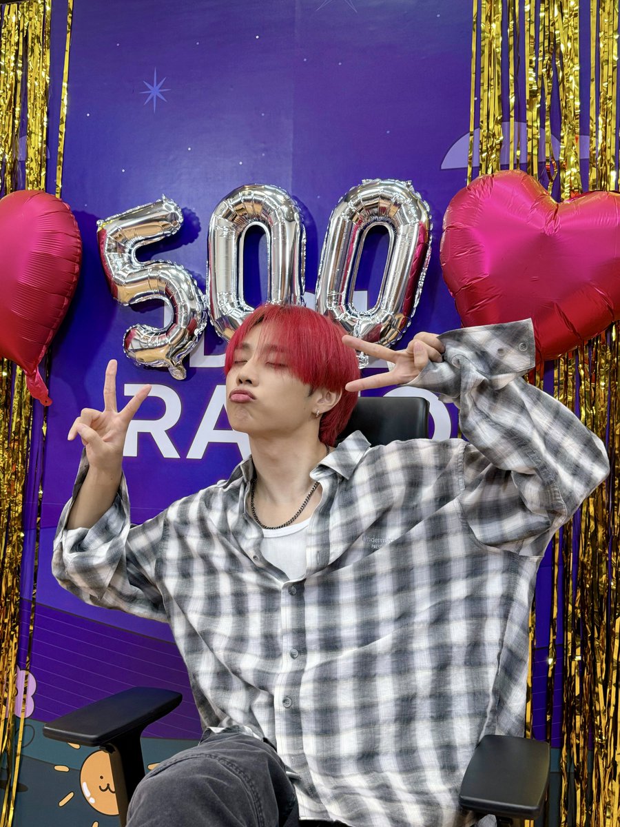 THEBOYZ_officl's tweet image. [📸] 선우 아이돌 라디오 시즌4 DJ 완료🦝 떤디랑 아돌라에서 만난 지 벌써 500일🥹 돌랑이들 우리 다 같이 떤디가 나오는 달콤한 꿈라라에서 만나요🪄🍒

#THEBOYZ #더보이즈
#SUNWOO #선우