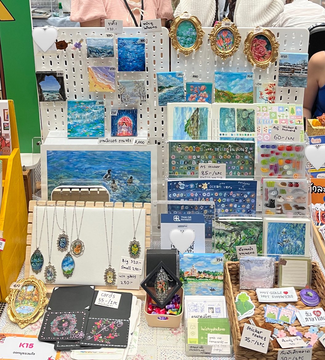 music live งานรร (2022) ➡️ IFExpo2025

แอ่ก อยากลงบ้าง🥹 ถึงระหว่างทางสามปีจะออกแค่ไม่กี่งานก็เถอะ555555555 ตอนนั้นตลกมากคือทำงานไม่ทันส่งใบเมนูให้กรรมการนร เลยใส่เป็นสี่เหลี่ยมพร้อม ? เป็นลายปริศนา5666666555556555555555