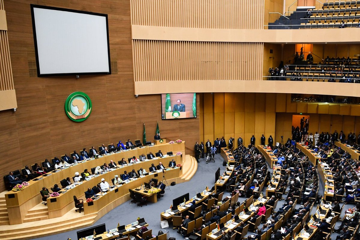 Same_willo's tweet photo. La souveraineté d'un pays n'étant pas que monétaire, après la sortie du Francs CFA, Hiram Iyodi @Mpodol_237 invitera tout les pays à penser à une défense commune "L'Afrique de la défense", avec des exercices militaire communs et l'augmentation du budget de la défense 🇨🇲 national. https://t.co/VaEFXFmzQ1