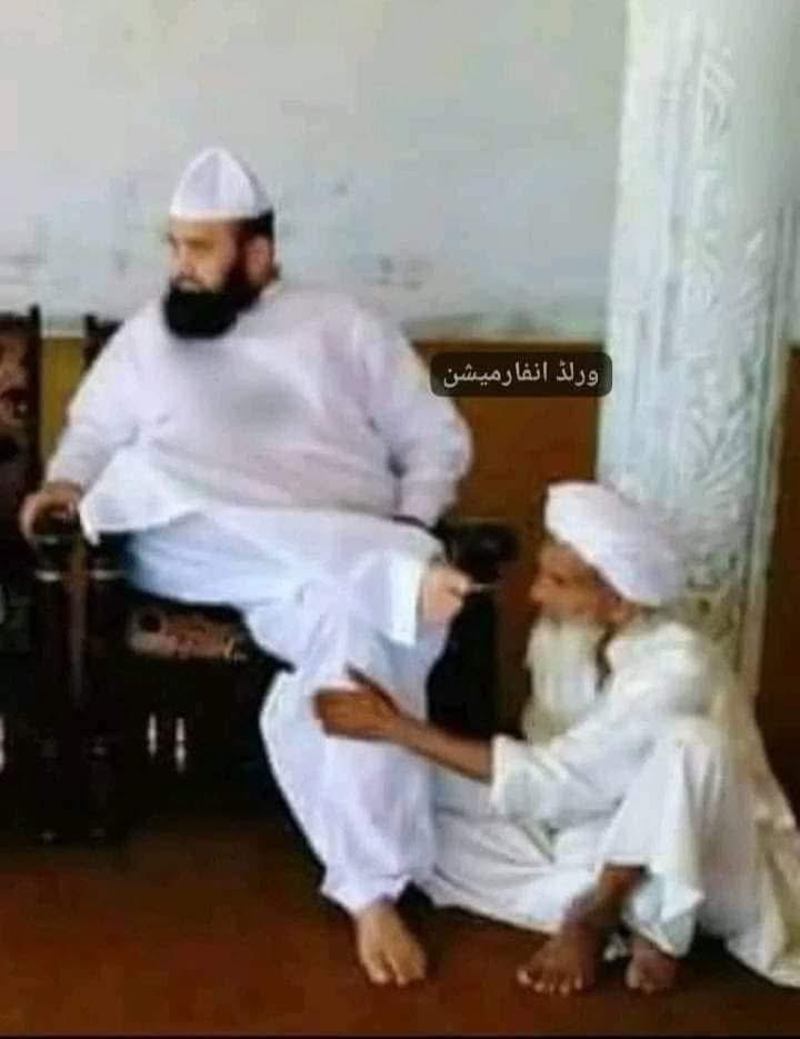 کب تک انہیں دیسی مرغے کھلاتے رہو گے
تم محنت مزدوری کرتے ہو اور یہ اے سی کے نیچے بیٹھ کر تمہارے لیے دعائیں کرتے ہیں
آپ لوگ کیا سمجھتے ہیں کہ ان کے پاس علم ہے۔۔۔ہرگز نہیں۔۔۔اگر علم ہوتا تو 80 سالہ بزرگ کو قدموں میں نہ بیٹھایا ہوتا۔۔۔

زندگی میں وہی ملے گا جس کیلئے محنت کرو گے
ان کی