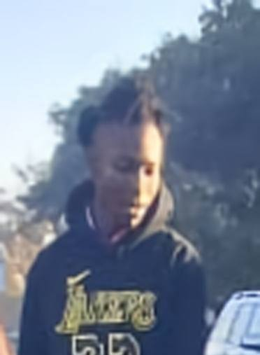 CrimeWatchZW's tweet photo. FROM INBOX : Good afternoon, everyone. We urgently need your help to identify this individual. He was involved in a hit-and-run accident this morning with a vehicle driven by a mother who was taking her children to school.

The matter has been reported to the police, but any additional assistance in identifying him would be greatly appreciated. Please help us track him down and ensure he is held accountable for his actions.