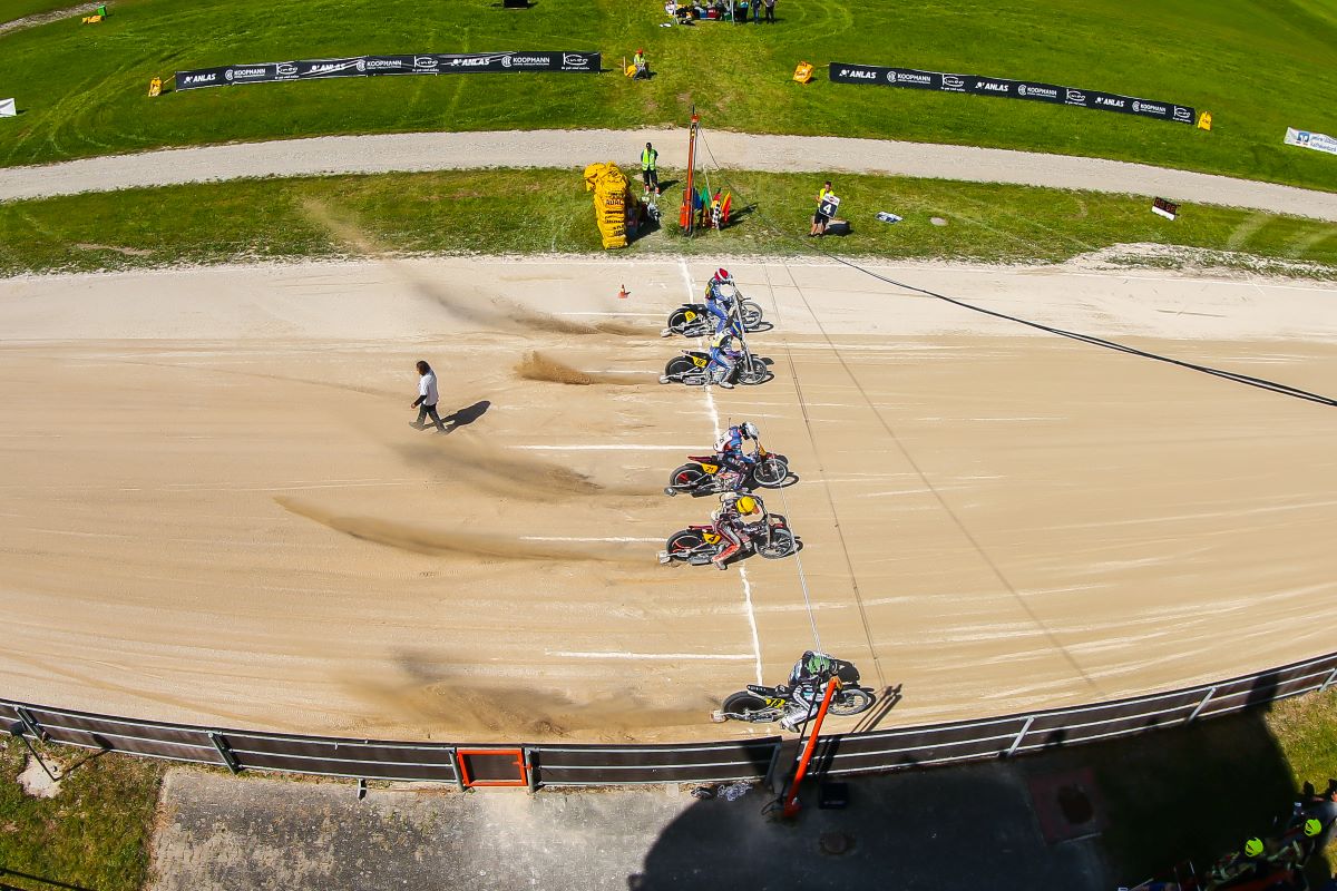 FIM_live's tweet photo. 😍 FIM Long Track World Championship gets under way at Mühldorf

Read more https://t.co/CjPtwCn96W

#FIM | #FIMtrackRacing | #FIMLongTrack https://t.co/bktnMkqIsU