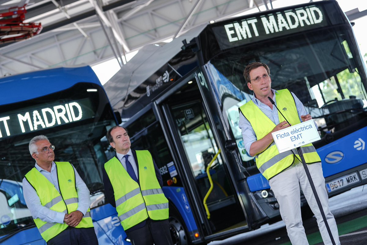 AlmeidaPP_'s tweet image. Madrid alcanza una flota de 450 autobuses eléctricos y 45 líneas totalmente electrificadas.

Trabajamos para convertirnos en la única capital europea con una flota íntegramente limpia, proporcionando las mejores condiciones de movilidad y calidad del aire.