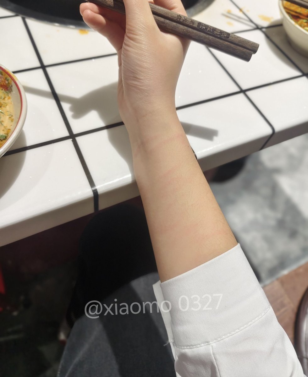 莫 tweet media