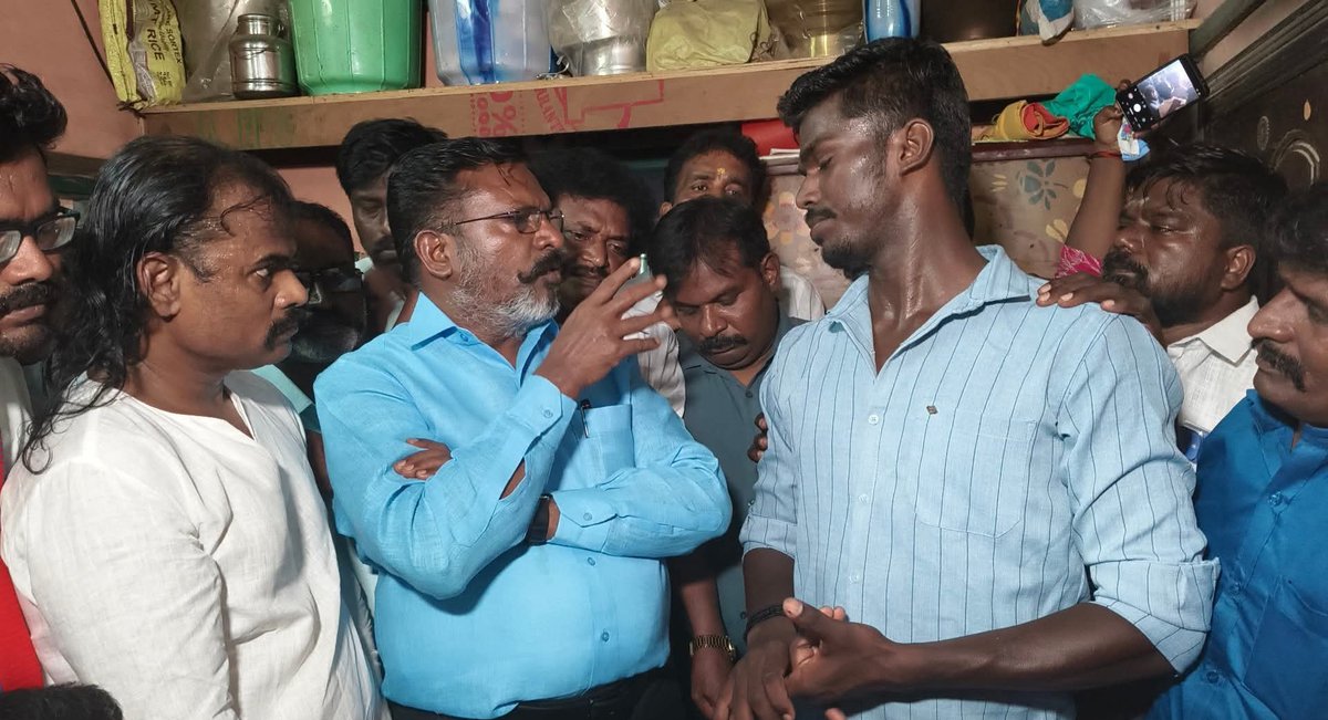thirumaofficial's tweet photo. சிவகங்கை மாவட்டம் மடப்புரத்தில் காவல்துறையினரின் கொலைவெறித் தாக்குதலில் படுகொலையான தம்பி அஜித்குமார் அவர்களின் குடும்பத்தினரை இன்று நேரில் சந்தித்து ஆறுதல் தெரிவித்து விடுதலைச் சிறுத்தைகள் கட்சியின் சார்பில் ரூபாய் ஒரு லட்சம் நிதி வழங்கினேன்!

அஜித்குமார் அவர்களின் படத்துக்கு மலர் தூவி அஞ்சலி செலுத்தினேன்!