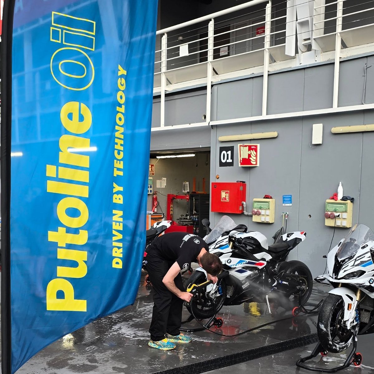 Racing School Europe - Powered by BMW Motorrad (@racingschooleu) on Twitter photo We at Racing School Europe rely on care and maintenance products from our technical partner <a href="/Putoline/">Putoline Oil</a>
For keeping our enormous RR fleet fresh and clean, we, for example, work with Putoline's RS3 Quickdry cleaning shampoo.
putoline.com/en/rs3-quickdr… We at Racing School Europe rely on care and maintenance products from our technical partner <a href="/Putoline/">Putoline Oil</a>
For keeping our enormous RR fleet fresh and clean, we, for example, work with Putoline's RS3 Quickdry cleaning shampoo.
putoline.com/en/rs3-quickdr…