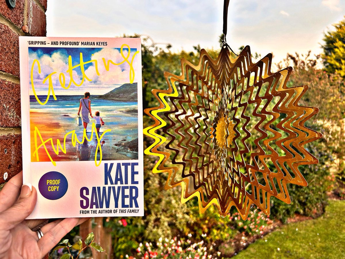 JoanneSchofiel1's tweet photo. My turn on the blogtour today for the brilliantly original #GettingAway by @KateSawyer
The perfect book to pack in your suitcase this summer ☀️ ☀️ ☀️
Full review: https://t.co/T7zNnc2Y8a https://t.co/57hFDL8PTZ