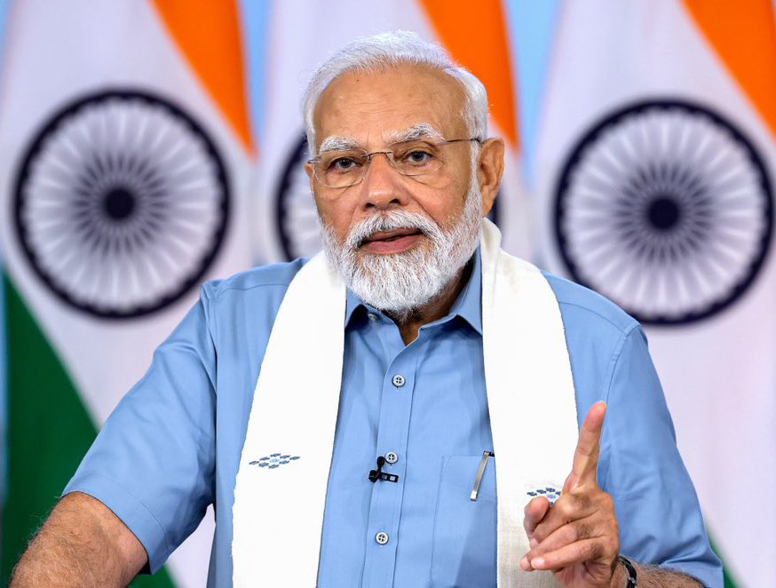 TrumpUpdateHQ's tweet image. SHOCKING 🅱️

🇮🇳 India quietly unbans Pakistani channels &amp;amp; celeb accounts those were banned after Pahalgam attack.

First they blocked them to show &quot;ACTION&quot;, now they’re back like nothing happened.

Who gave the order? Why this U-turn? Are soldier lives just optics for Modi?

You…