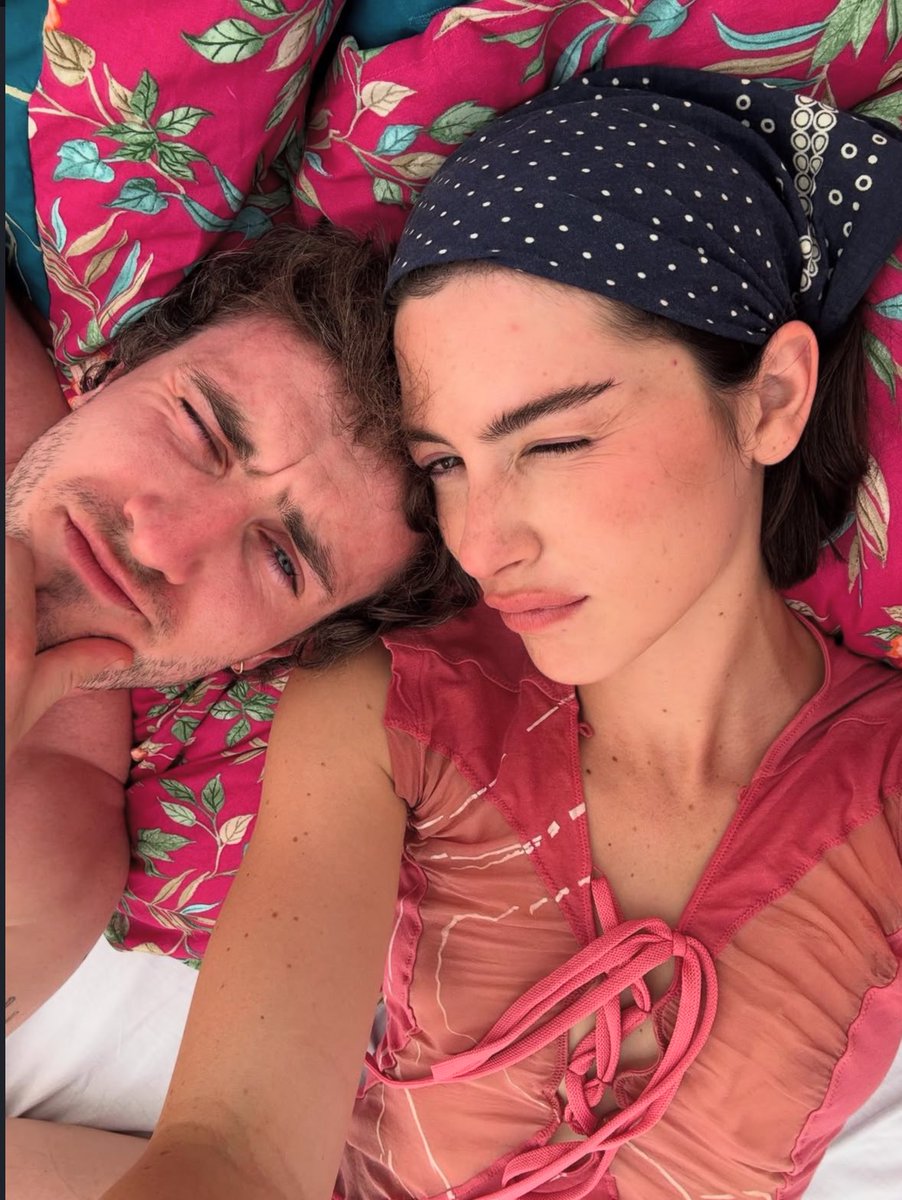 graciemescal's tweet image. GRACIE ABRAMS AND PAUL MESCAL ARE FINALLY INSTAGRAM OFFICIAL COUPLE