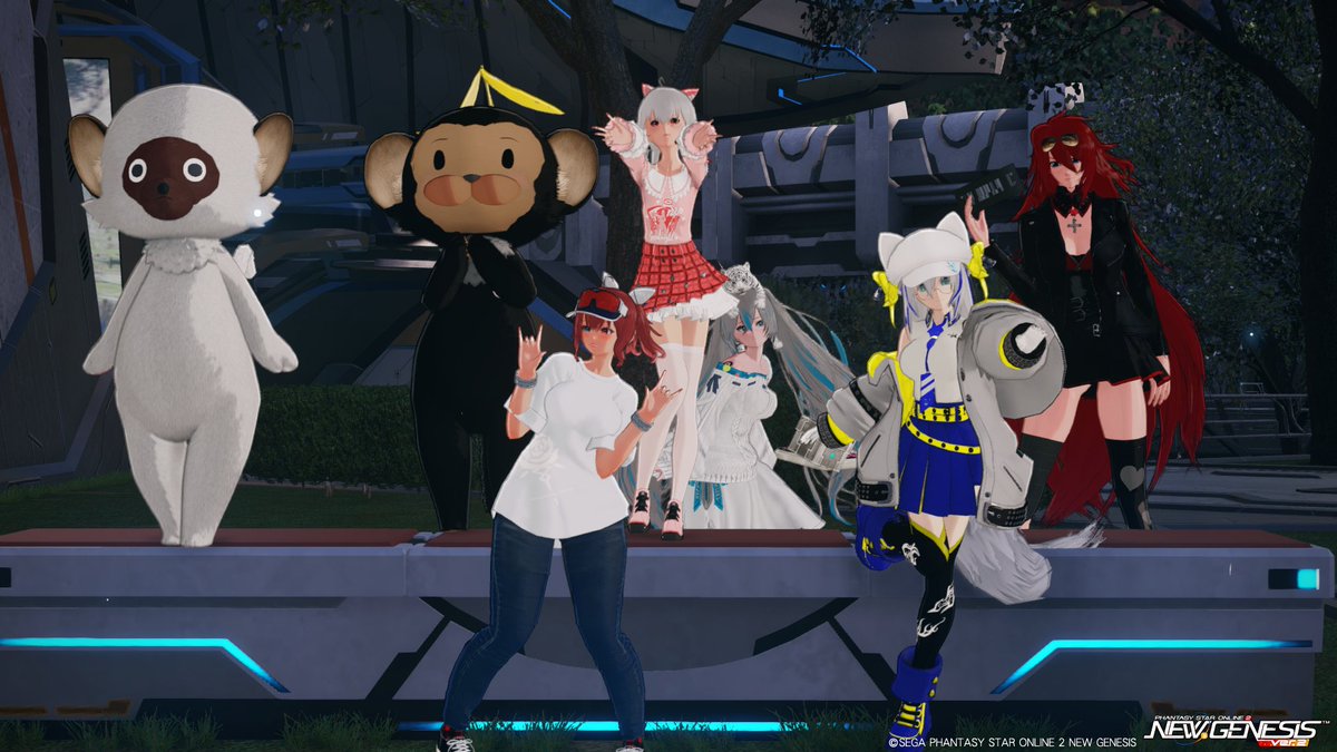 PeaceLayer0079's tweet photo. ①昨日のサナさんライブの後うさぎさん、つむつむ紬さん、Hachimetalさん、紅月さん、ニコさんと集合写真です♪
②とても目力の強い白骨さんｗ
③ビッグMONO消しと牛乳を渡されてどうしろとww
④Gは・・・Gだけは流石に・・・＜全力駆除中
#PSO2NGS_SS
#邪な者
#メンテの日なのでSS貼る https://t.co/jykYlWEcFx