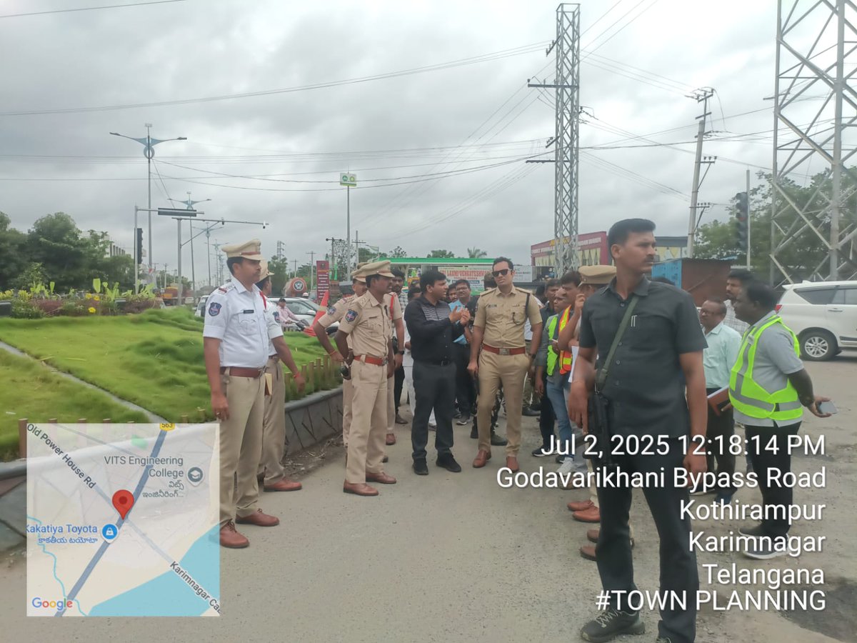 #MC_Karimnagar Sri Praful Desai IAS garu, along with #CP_Karimnagar Shri Gaush Alam IPS garu, inspected functioning of installed🎦CC cameras at various junctions in #MCK #KarimnagarSmartCity 🔍for citizen safety with R&amp;B &amp; related officials. <a href="/cdmatelangana/">C&DMA</a> <a href="/Collector_KNR/">Collector Karimnagar District</a>