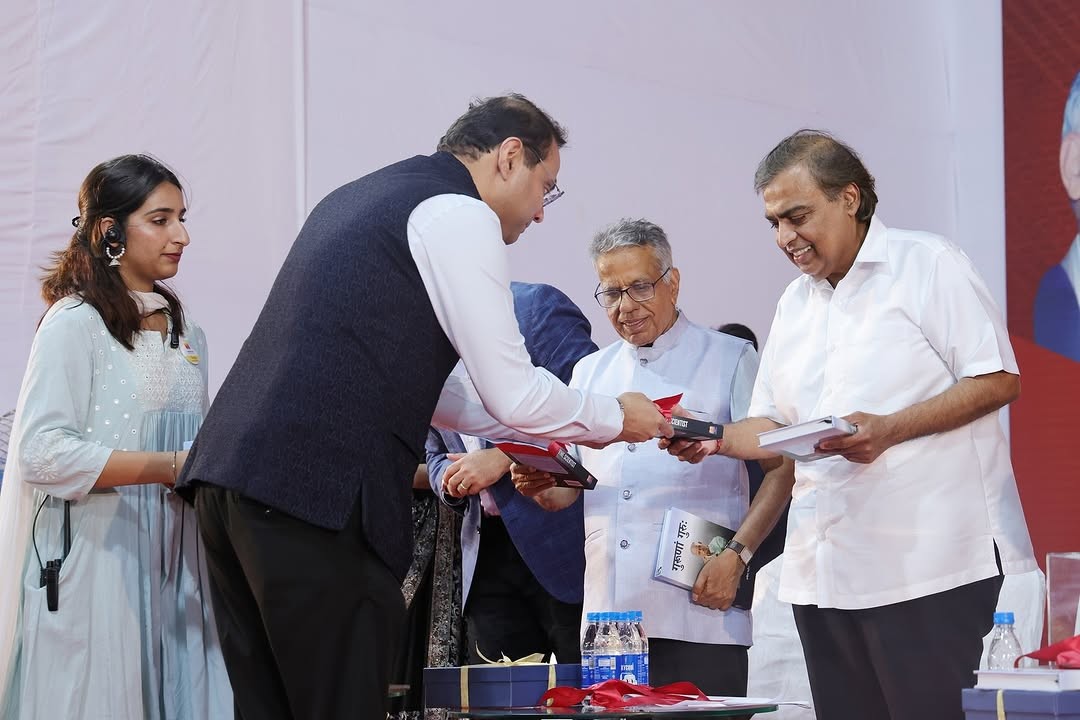 BagweShivanand's tweet photo. Honoured to co-lead the grand launch of Divine Scientist — the biography of Padma Vibhushan Prof. M. M. Sharma, held at ICT Mumbai on 6th June 2025.
A proud tribute to a legendary scientist and mentor.
#DivineScientist #MMSharma #ICTMumbai #IndianScience #MukeshAmbani https://t.co/02XHs3jarw