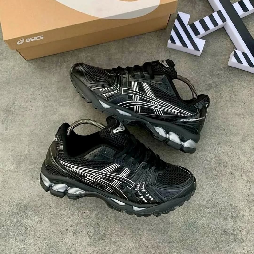 mactrendz's tweet photo. WhatsApp +256755272634 for deliveries โ ASICS GEL-Kayano 14 Black/Silver ๐คโ๏ธ
Available in sizes 38โ45 โ Retro running meets modern edge. GEL cushioning for comfort, mesh and leather overlays for bold street style.
#ASICS #GELKayano14 #MacTrendzUG #BlackSilver #RetroRunners https://t.co/tX0fzQzN65