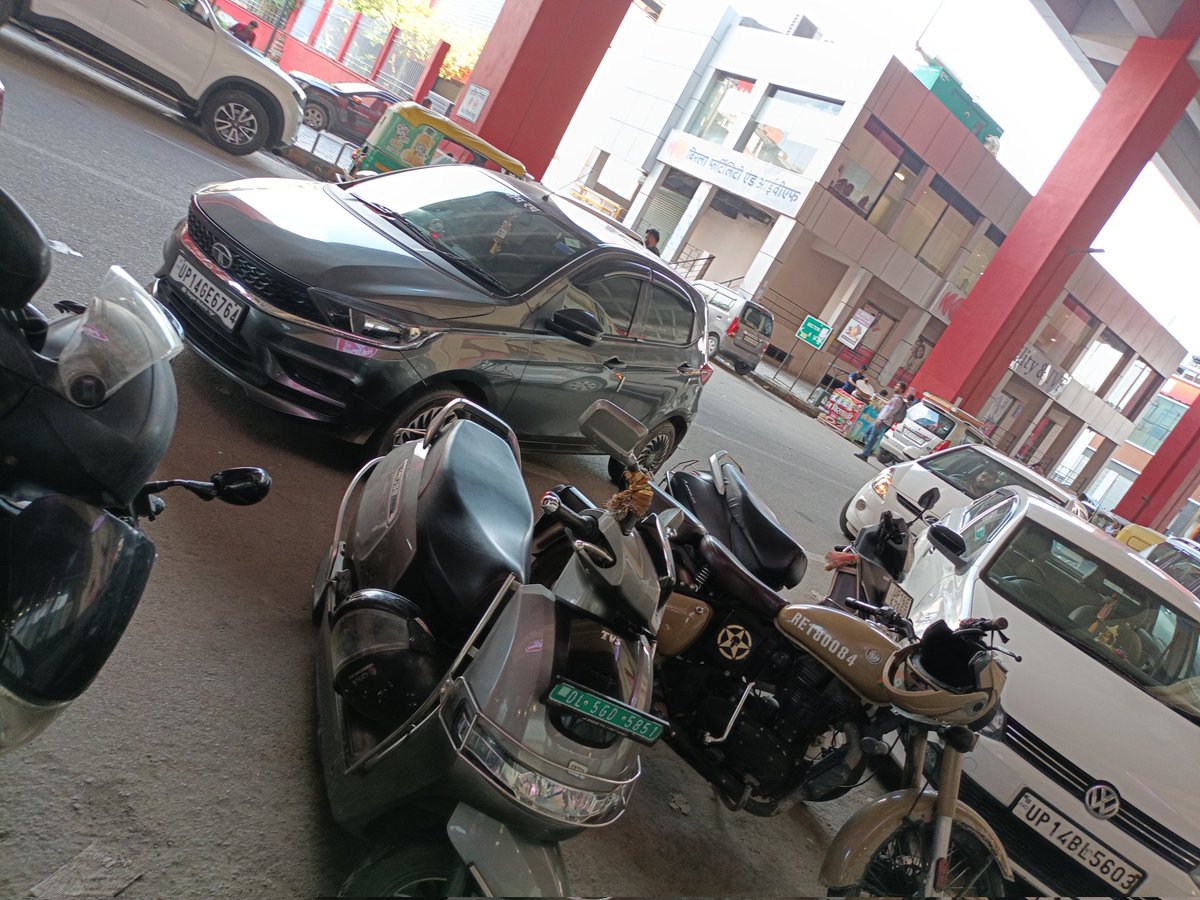 Indian civics sense road is your parking lot ✋🏽
