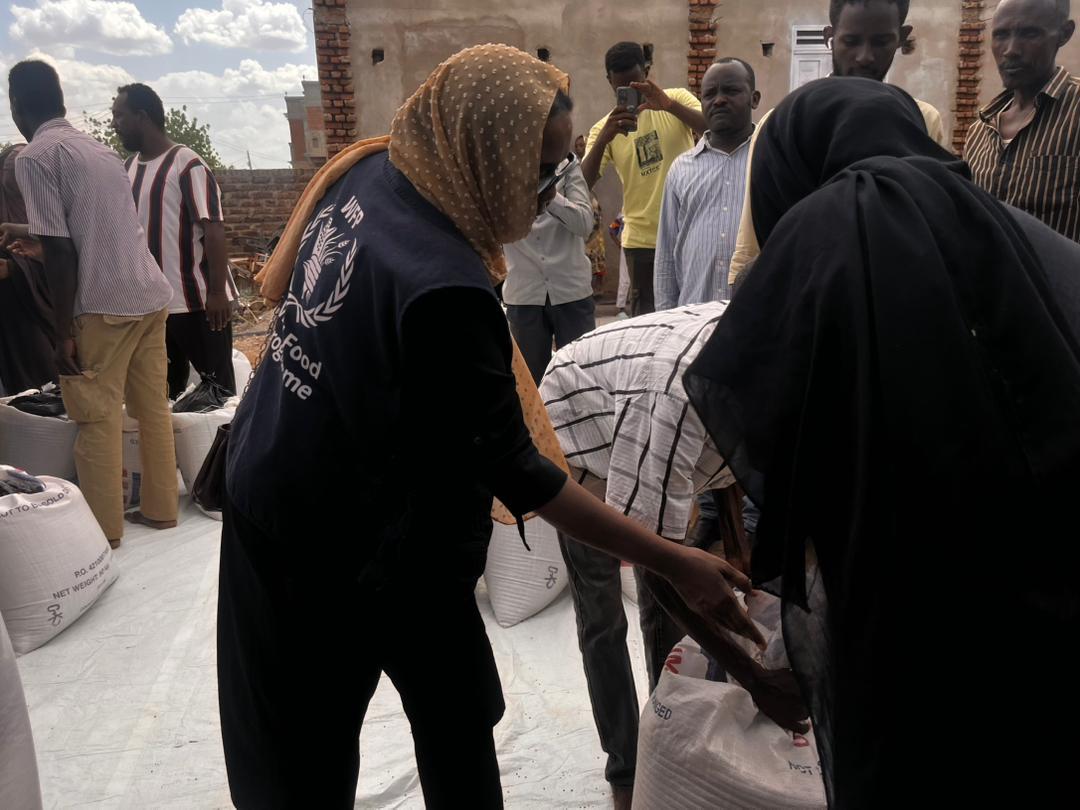 WFP_Sudan's tweet image. They fled the conflict. Now they’re finding their way back home.
This week, WFP is delivering food to 120,000 people in Sennar, helping families returning after displacement take their first steps toward rebuilding.
Scenes from the ground 👇